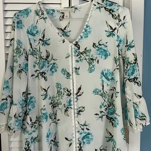 Emaline Blue Flower top with lace size Medium